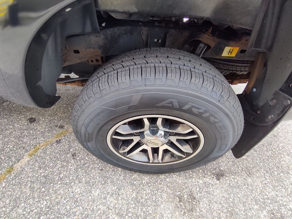 Photo 23 of this TOYOTA TACOMA