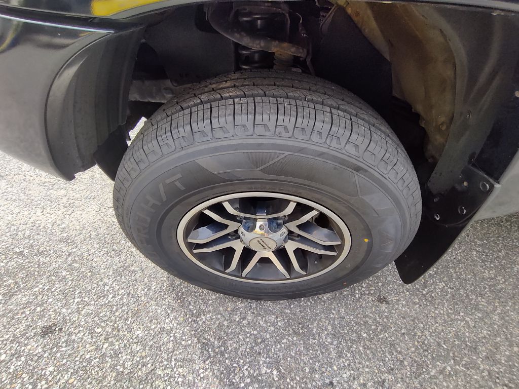Photo 24 of this TOYOTA TACOMA