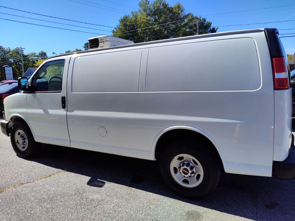 Photo 5 of this GMC SAVANA REEFER