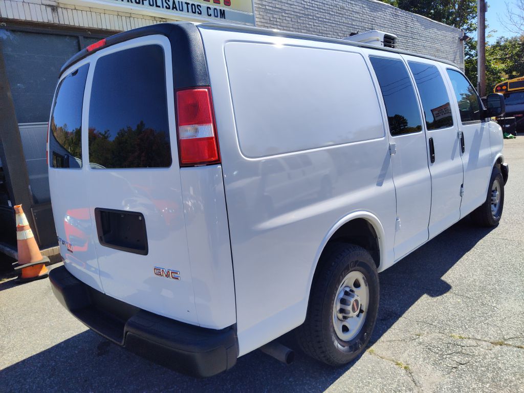 Photo 8 of this GMC SAVANA REEFER