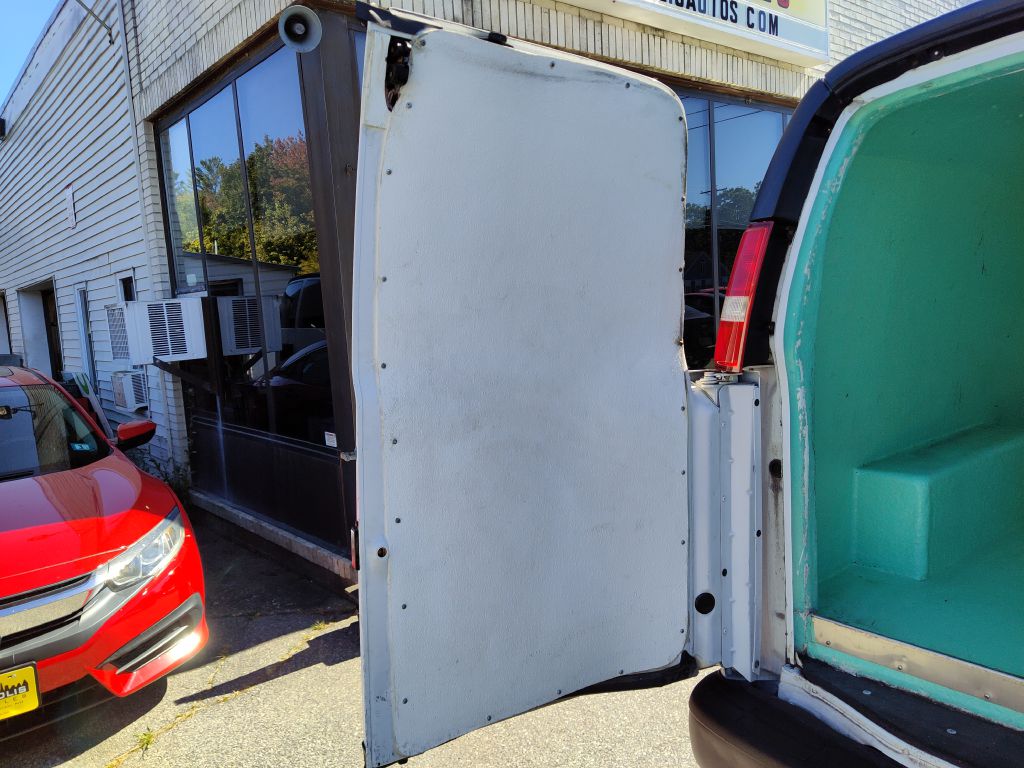Photo 16 of this GMC SAVANA REEFER