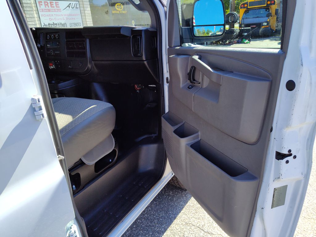 Photo 23 of this GMC SAVANA REEFER