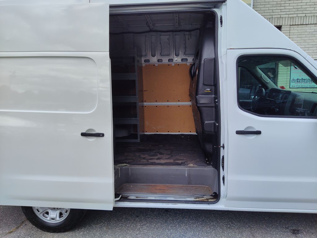 Photo 17 of this NISSAN NV