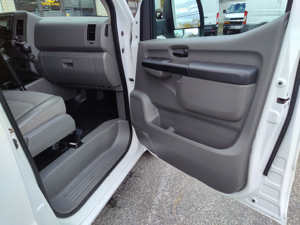Photo 19 of this NISSAN NV