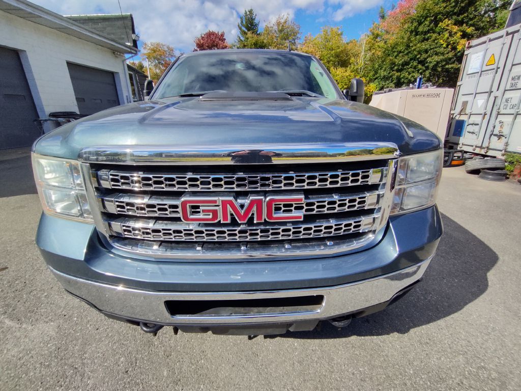 Photo 3 of this GMC SIERRA