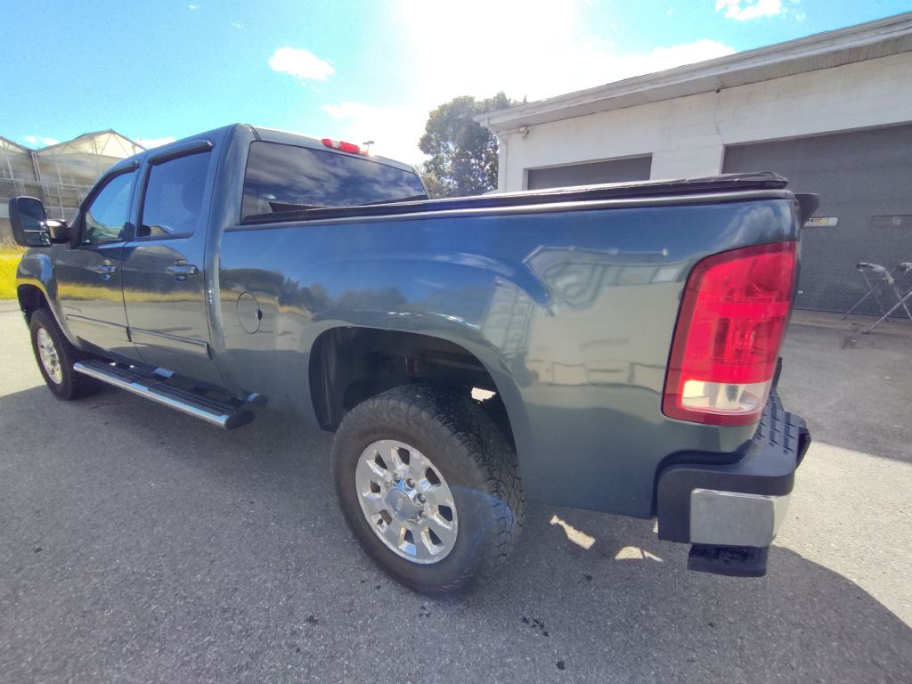 Photo 7 of this GMC SIERRA