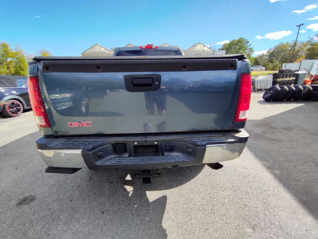 Photo 8 of this GMC SIERRA