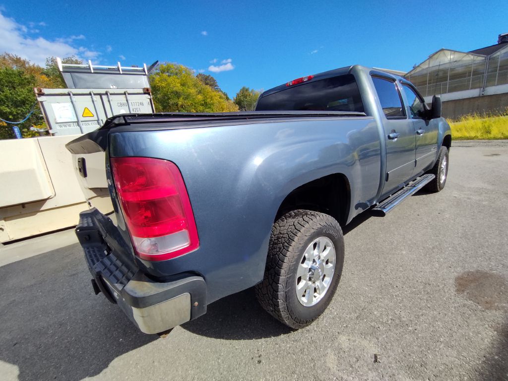 Photo 9 of this GMC SIERRA