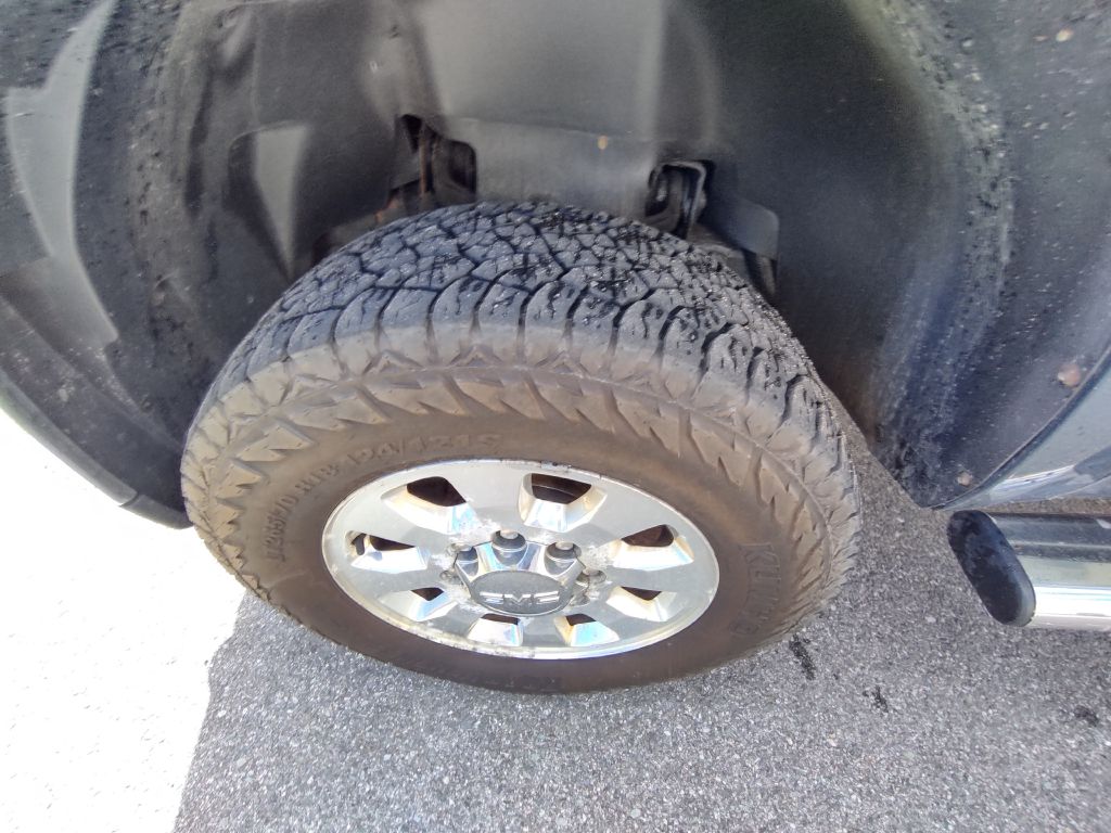 Photo 14 of this GMC SIERRA
