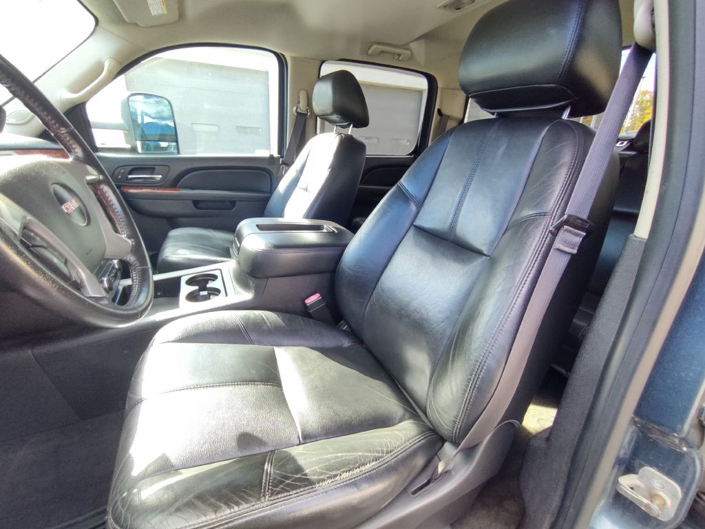 Photo 17 of this GMC SIERRA
