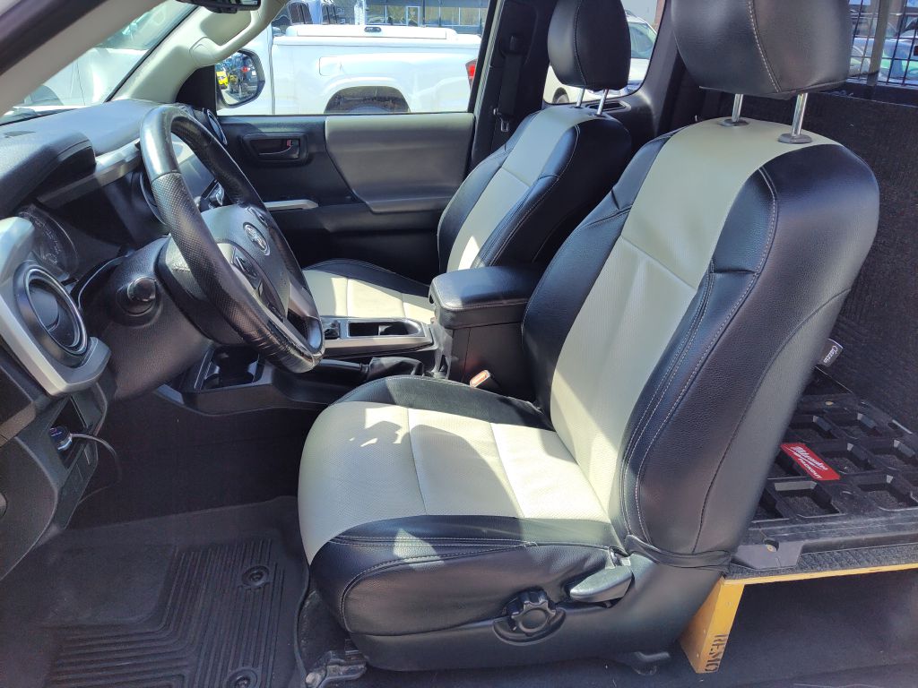 Photo 10 of this TOYOTA TACOMA