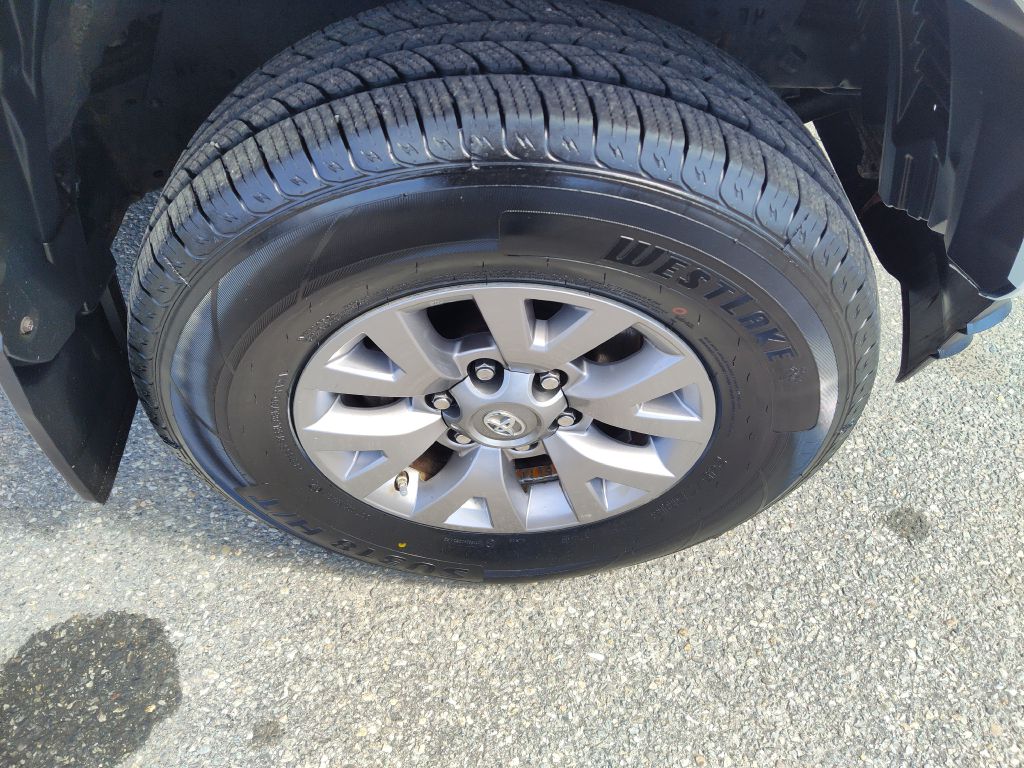 Photo 18 of this TOYOTA TACOMA