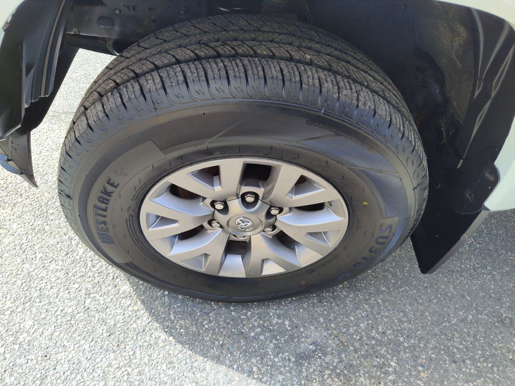 Photo 21 of this TOYOTA TACOMA