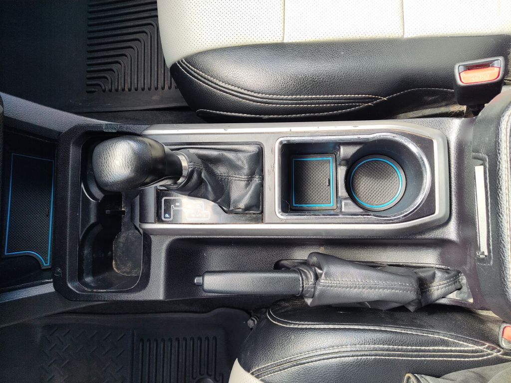 Photo 26 of this TOYOTA TACOMA