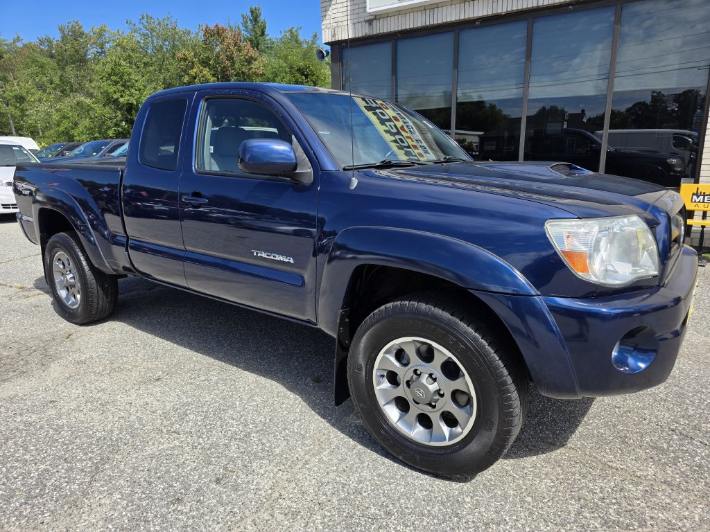 Photo 2 of this TOYOTA TACOMA