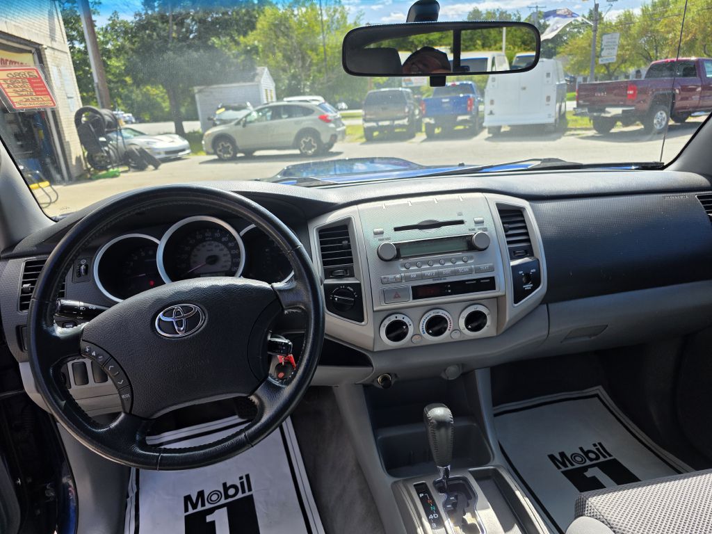 Photo 9 of this TOYOTA TACOMA