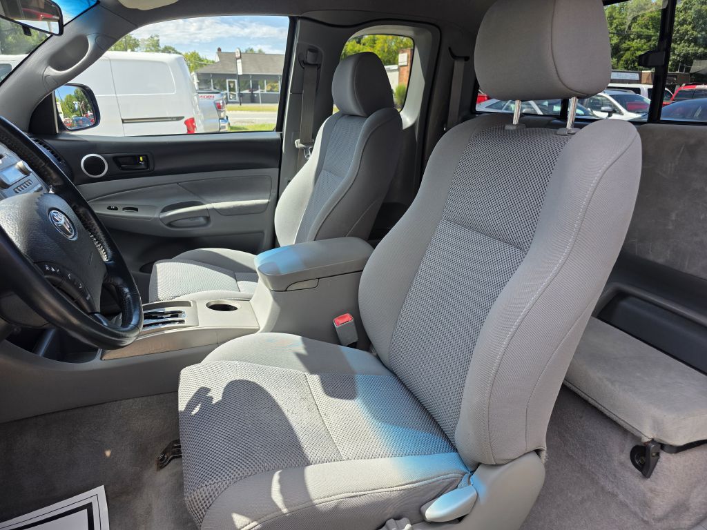 Photo 10 of this TOYOTA TACOMA