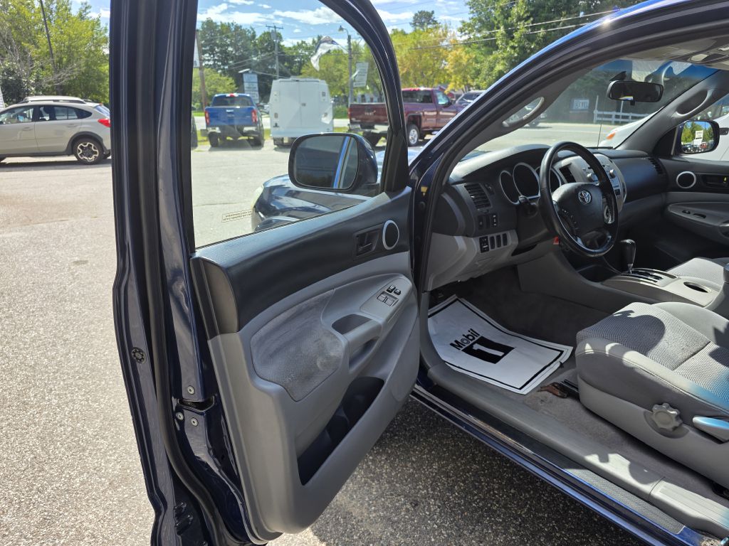 Photo 12 of this TOYOTA TACOMA