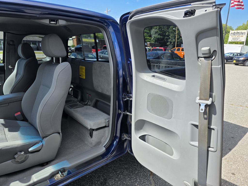 Photo 13 of this TOYOTA TACOMA