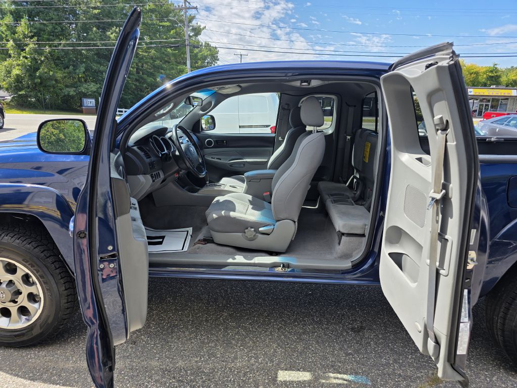 Photo 14 of this TOYOTA TACOMA
