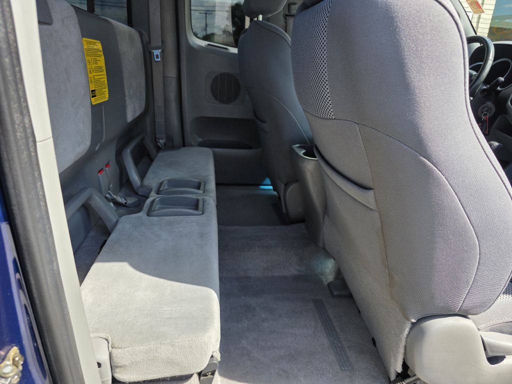 Photo 17 of this TOYOTA TACOMA