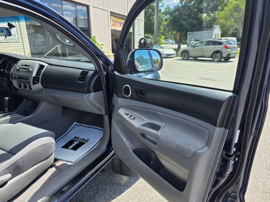 Photo 18 of this TOYOTA TACOMA