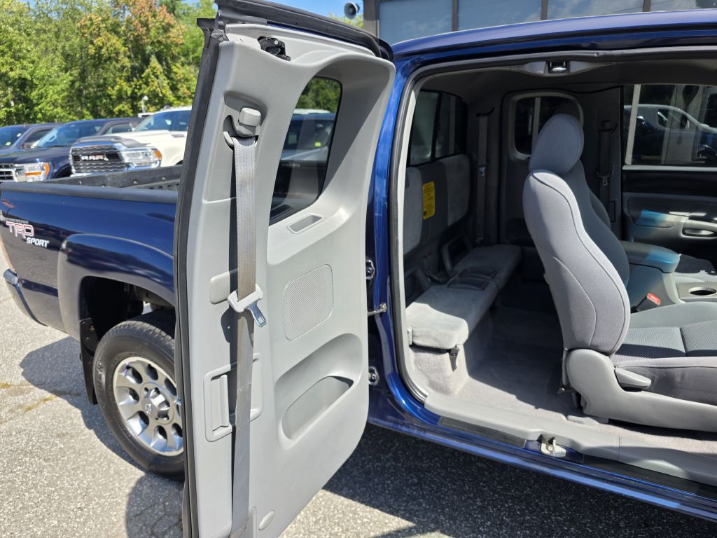 Photo 19 of this TOYOTA TACOMA