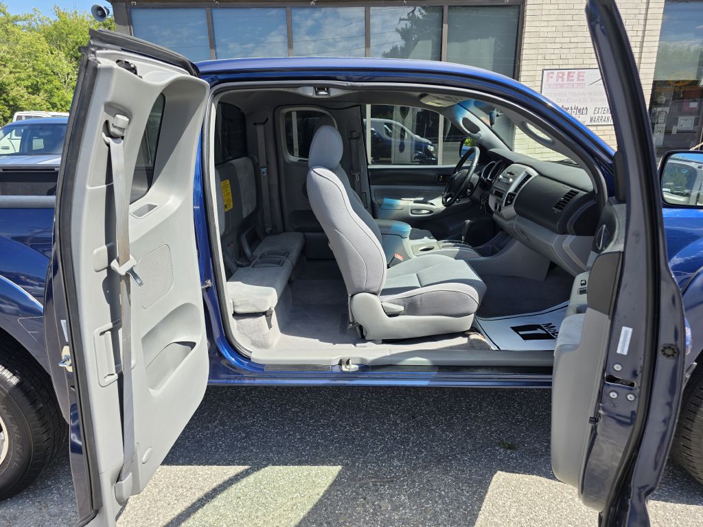 Photo 20 of this TOYOTA TACOMA