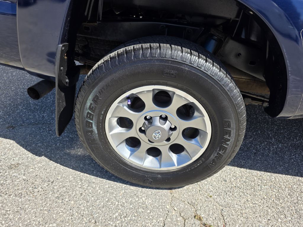 Photo 21 of this TOYOTA TACOMA