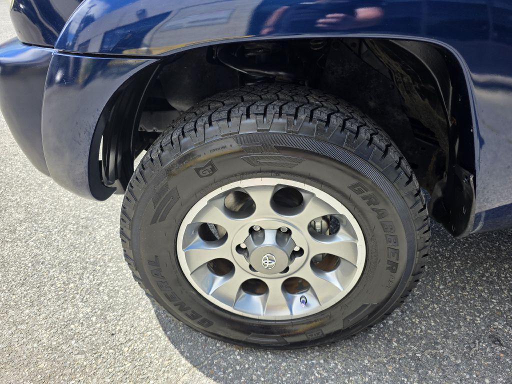 Photo 23 of this TOYOTA TACOMA