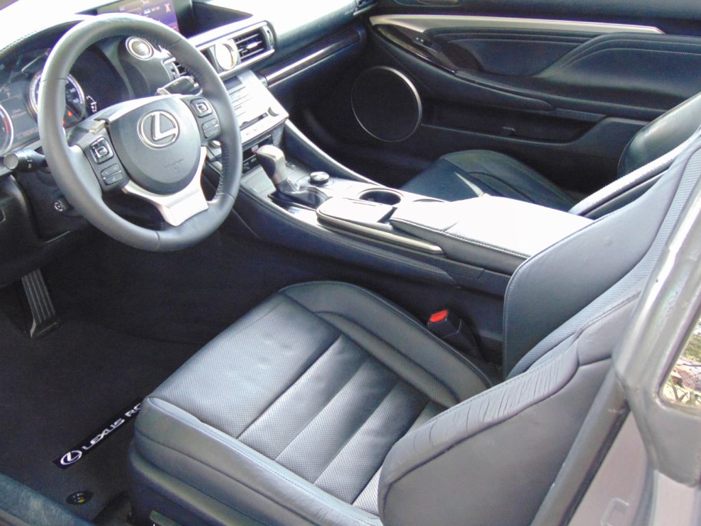 Photo 17 of this LEXUS RC