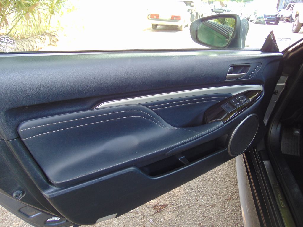 Photo 18 of this LEXUS RC