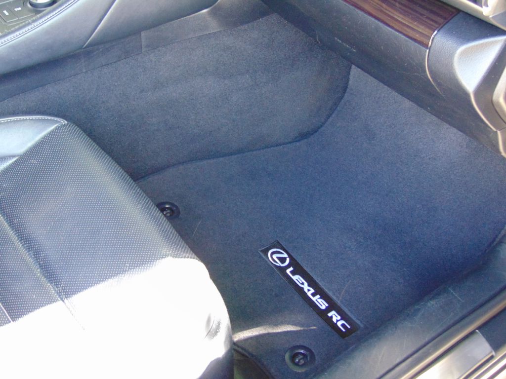 Photo 19 of this LEXUS RC