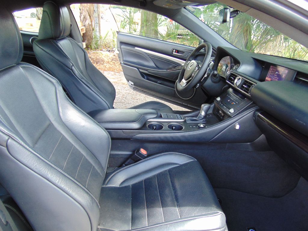 Photo 21 of this LEXUS RC
