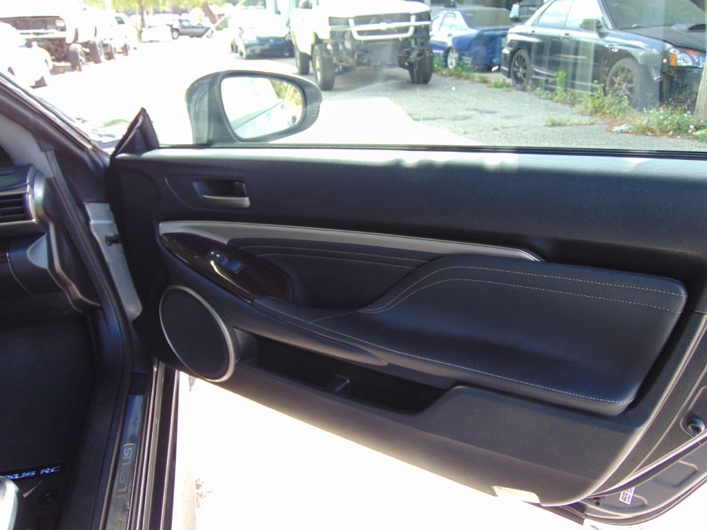 Photo 25 of this LEXUS RC