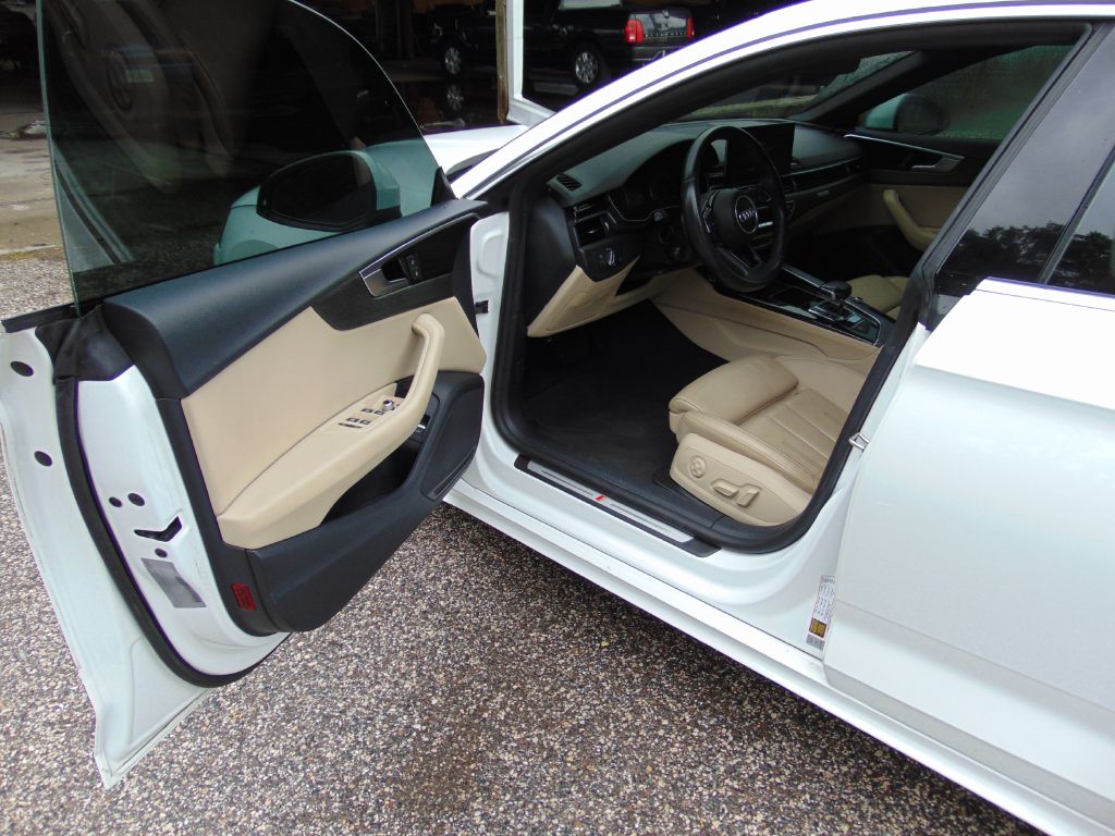 Photo 13 of this AUDI A5
