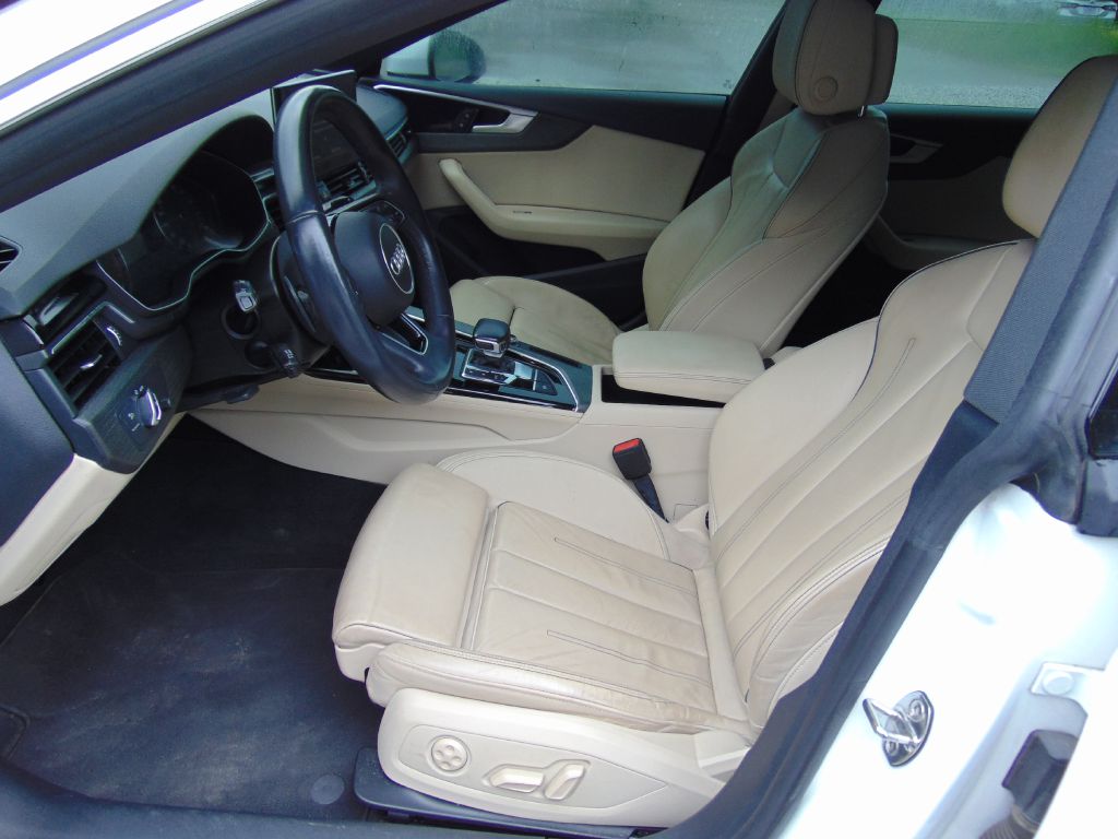 Photo 14 of this AUDI A5