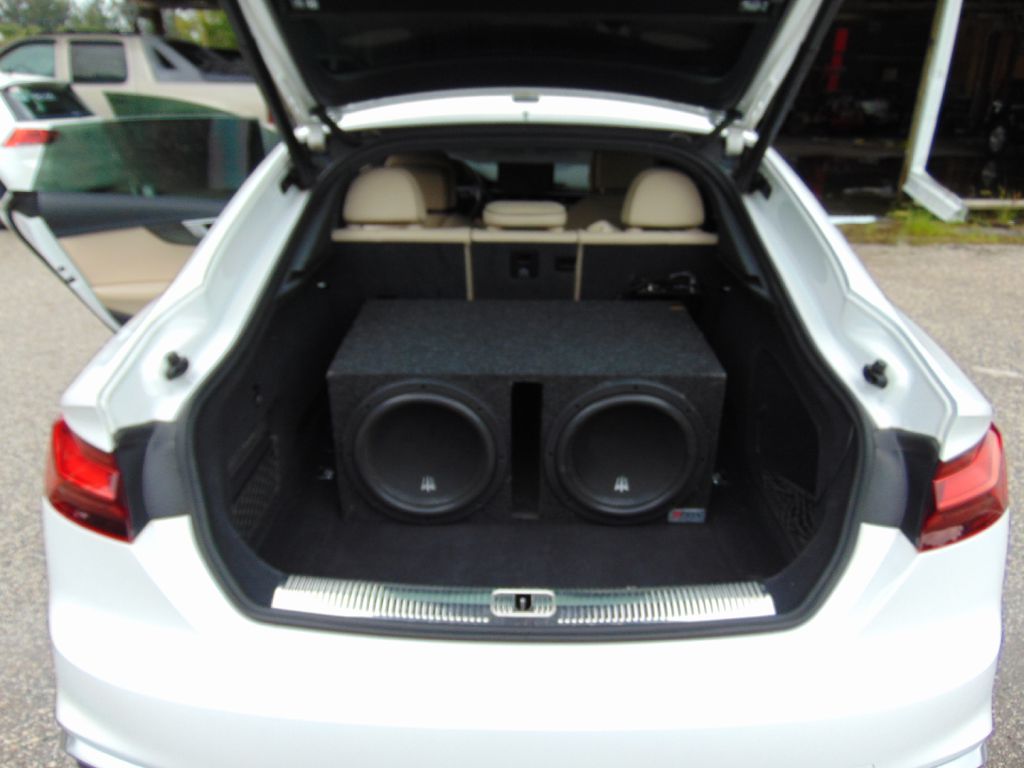 Photo 17 of this AUDI A5