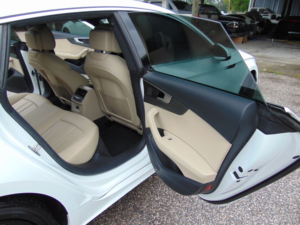Photo 18 of this AUDI A5