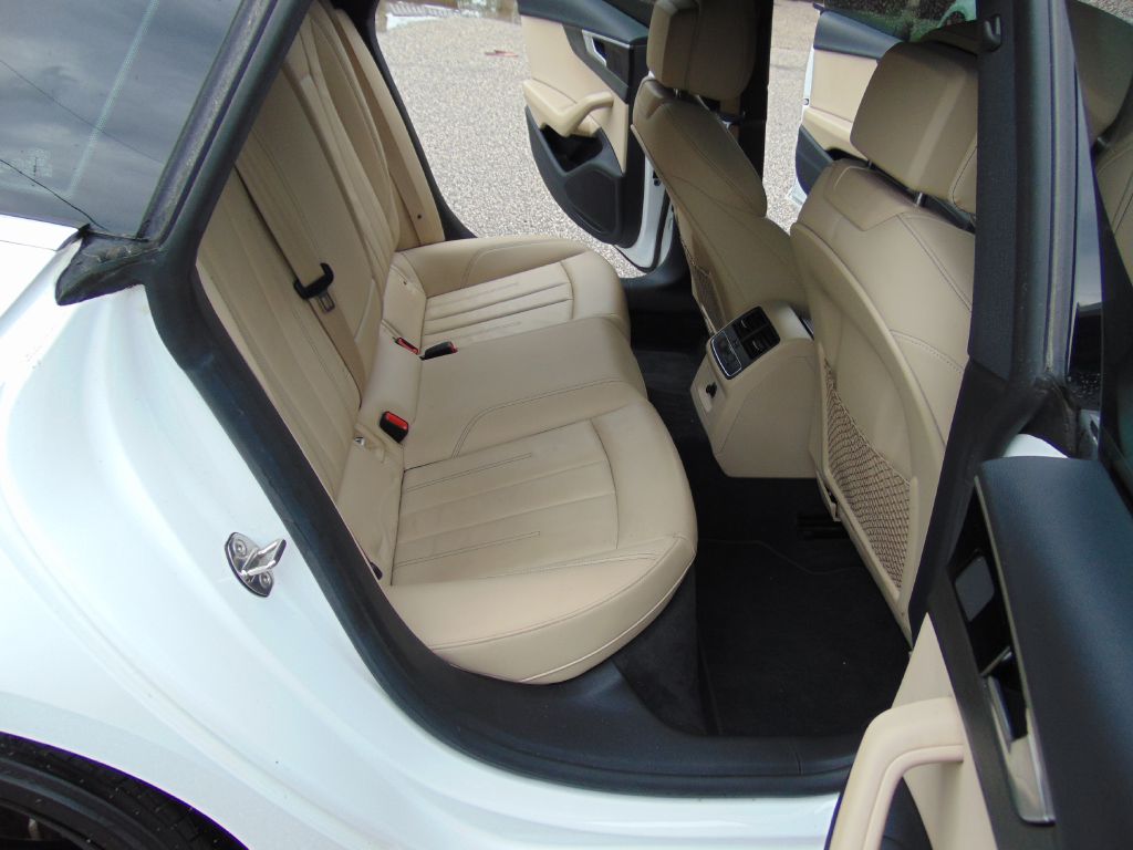 Photo 19 of this AUDI A5