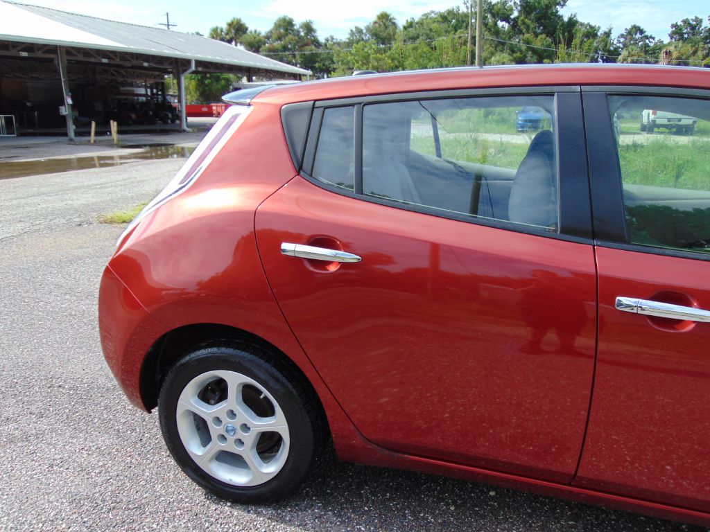 Photo 8 of this NISSAN LEAF