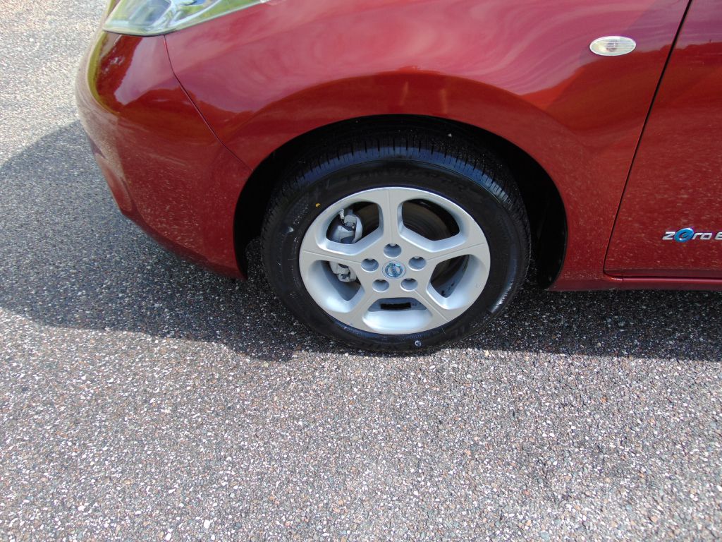 Photo 13 of this NISSAN LEAF