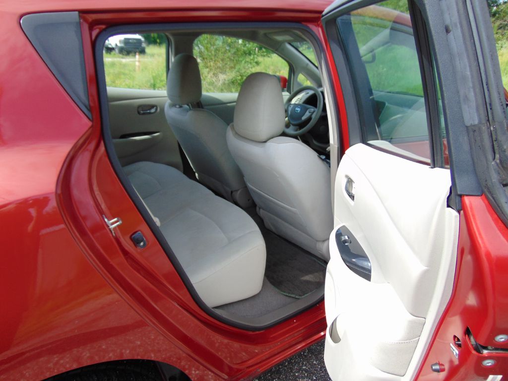 Photo 15 of this NISSAN LEAF