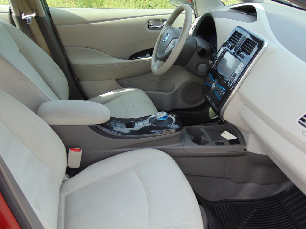 Photo 17 of this NISSAN LEAF