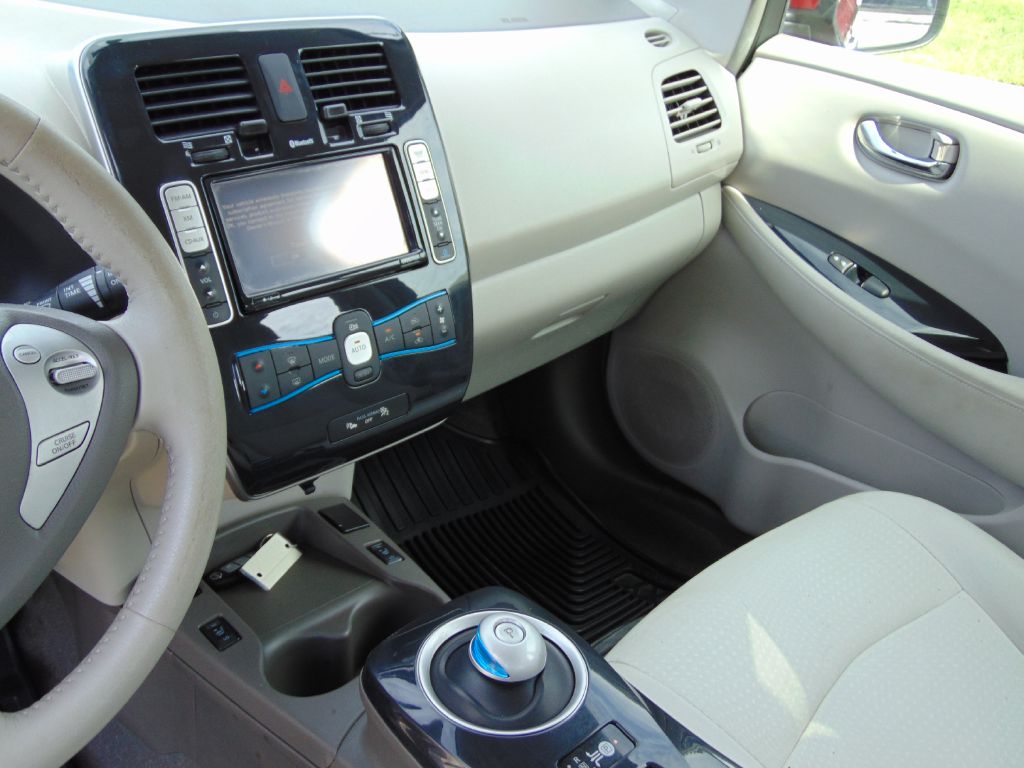 Photo 23 of this NISSAN LEAF
