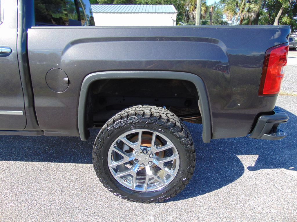 Photo 6 of this GMC SIERRA