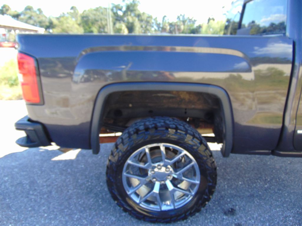 Photo 10 of this GMC SIERRA