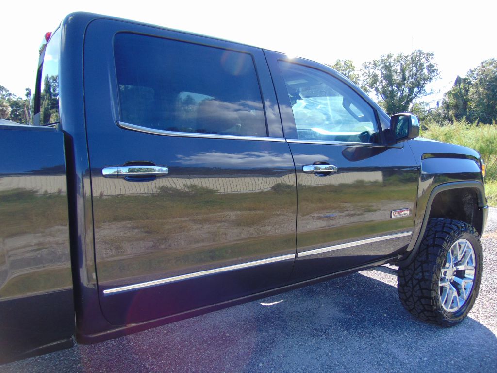 Photo 11 of this GMC SIERRA
