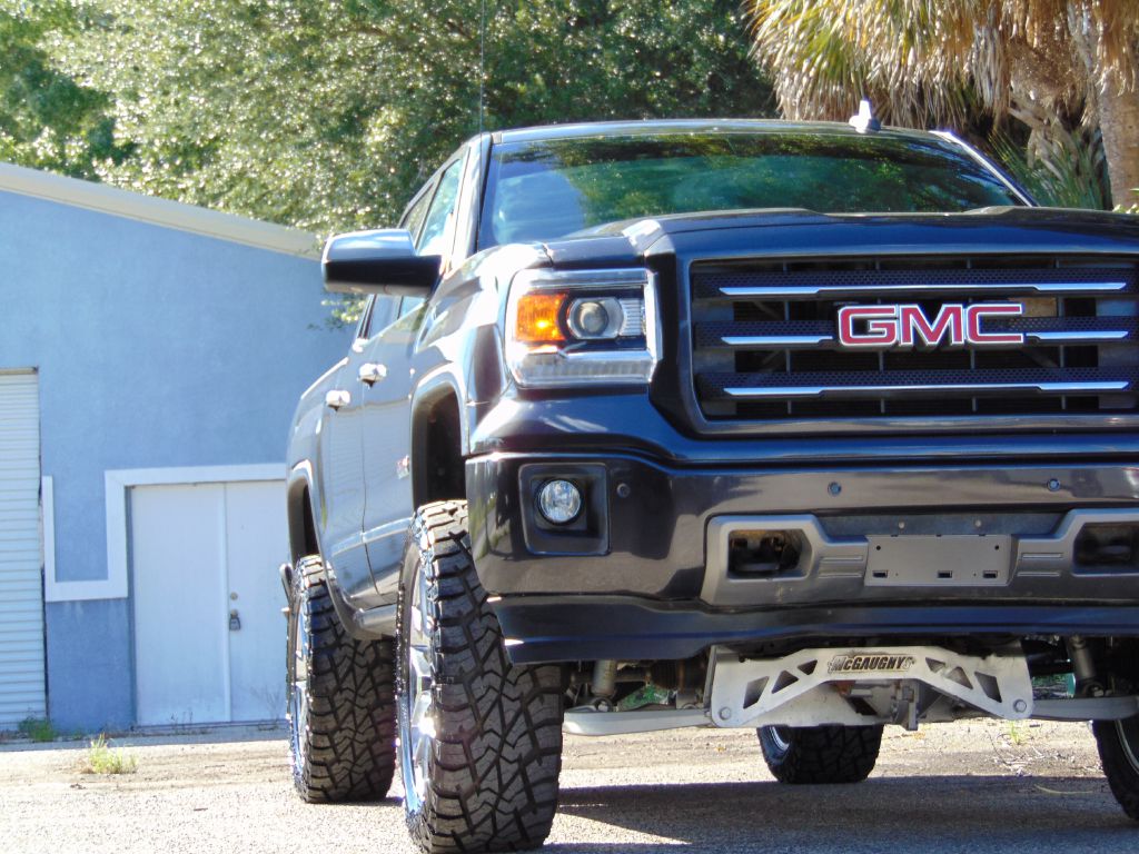 Photo 16 of this GMC SIERRA