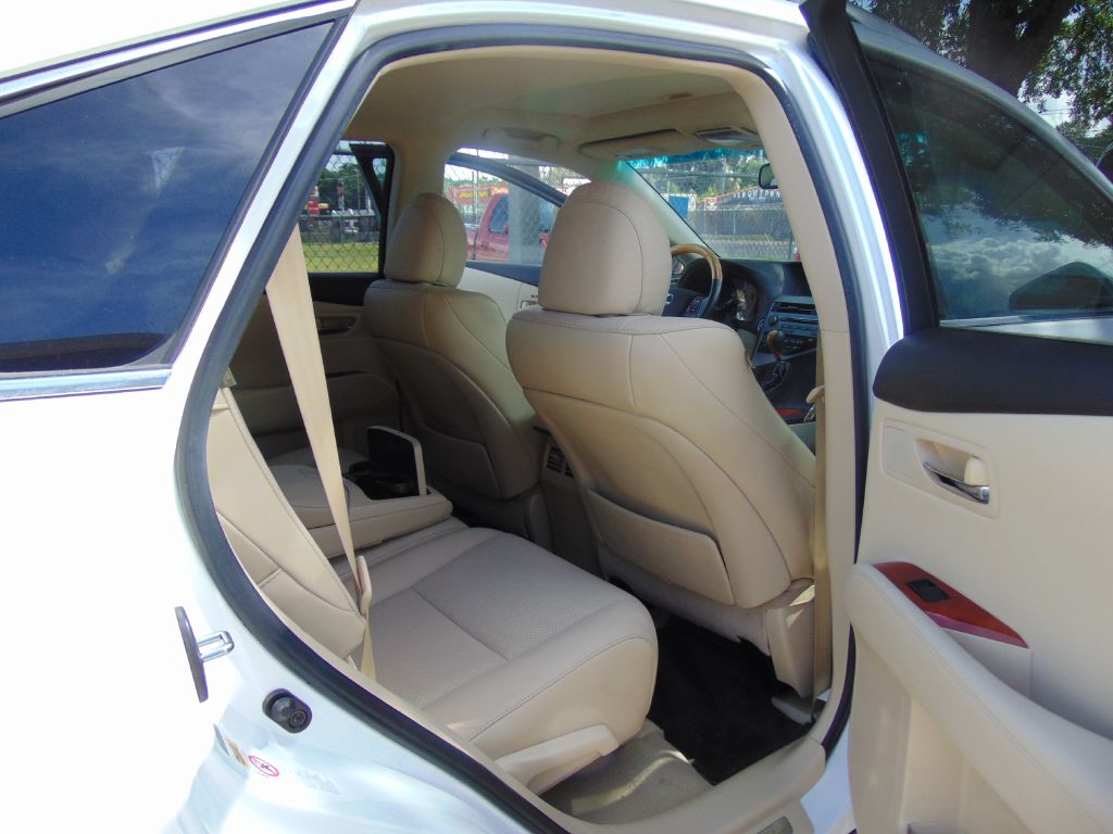 Photo 23 of this LEXUS RX